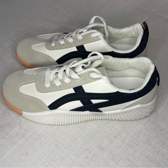 De Florence DF Cloudea Sneakers 1.0 in Black and White - Picture 3 of 14